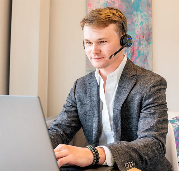 Man wearing Leitner LH470 Wireless Dongle Headset